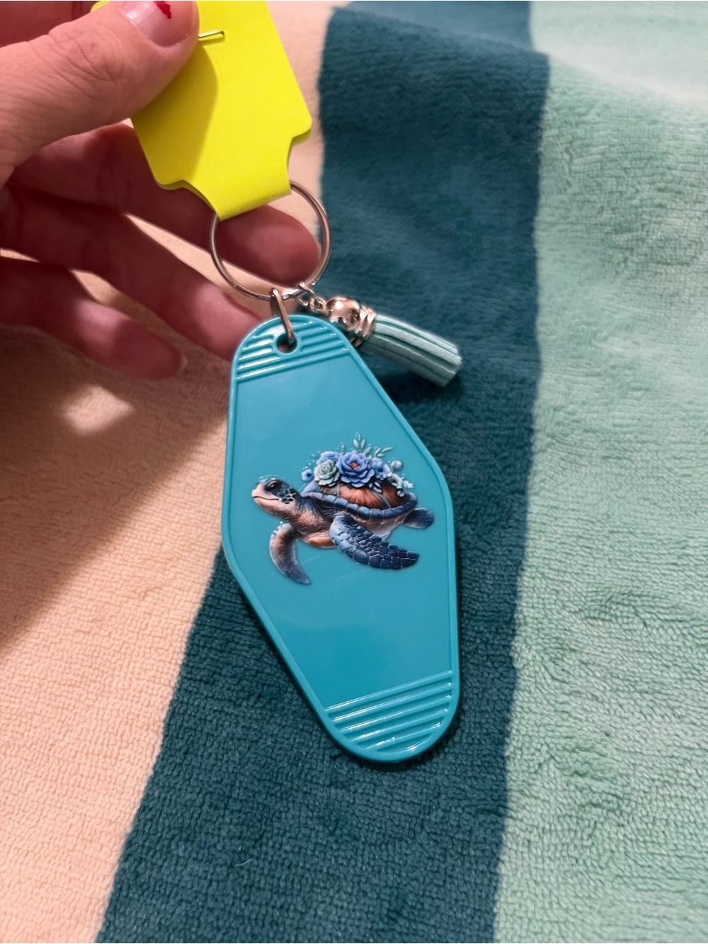 Sea Turtle Keychain 🌺 - Picture 3 of 4